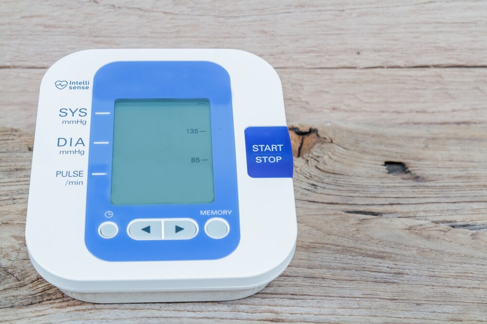 Automatic blood pressure monitor